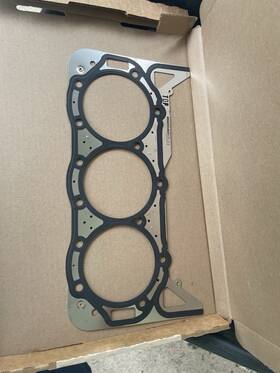 27-8m6002404 Mercury 4.5 Starboard Head Gasket Both Intake Gaskets Exhaust New