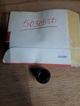 Omc 5030850 Exhaust Grommet - 1 Pz