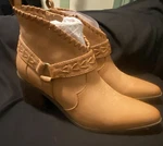 Frye And Co. Palma Light Tan Western Ankle Boots Zip Women's Size 8.5 New. Fixed Price $29.90.
